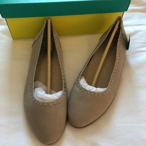 Jack Rogers Ellie Suede II Flats in Dove Grey